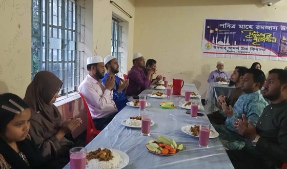 ঈদগাঁওতে সম্মানজনক ইফতারের আয়োজন