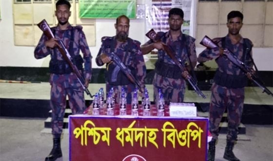 দৌলতপুর সীমান্তে ভারতীয় চোরাচালানী পণ্য উদ্ধার