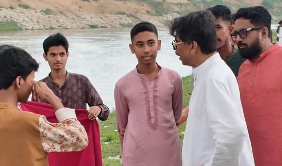 কুমিল্লা গোমতী নদী পরিদর্শন করেছেন কৃষিমন্ত্রী হাজী আমিনুর রশীদ