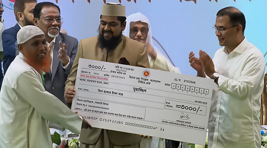 ইমাম-মুয়াজ্জিনদের সম্মানি প্রদান কার্যক্রম উদ্বোধন করলেন প্রধানমন্ত্রী