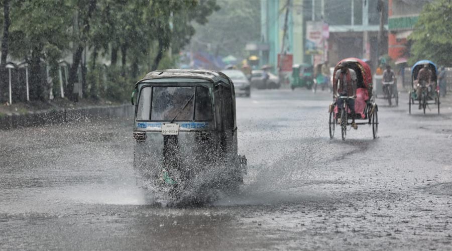 চার বিভাগে বাড়তে পারে বৃষ্টি আজ, কোথাও ঝড়ের আশঙ্কা