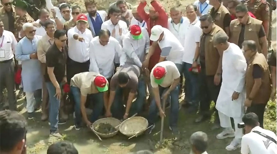 কোদাল হাতে ‘খাল খনন কর্মসূচি’ উদ্বোধন করলেন প্রধানমন্ত্রী