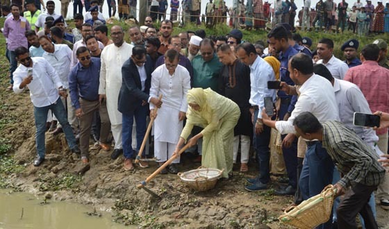 খাল পুনঃখননে ১৫০০ বিঘা জমি চাষের আওতায় আসবে: বাণিজ্যমন্ত্রী