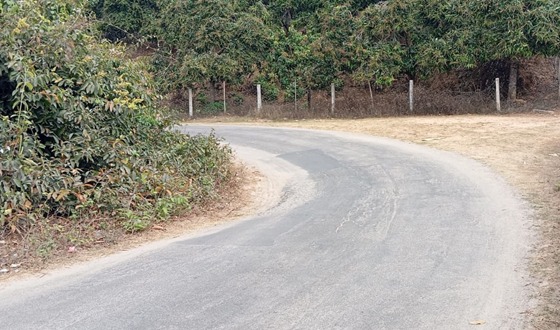 সড়ক ১৮ ফুট প্রশস্ত করার দাবি