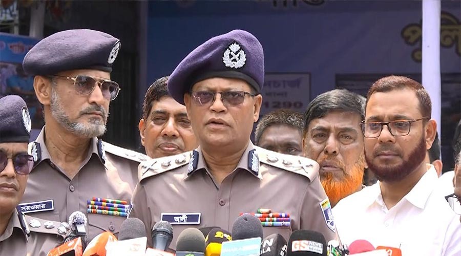 ঈদযাত্রায় অতিরিক্ত ভাড়া নিলে সঙ্গে সঙ্গে অভিযোগ করুন: আইজিপির
