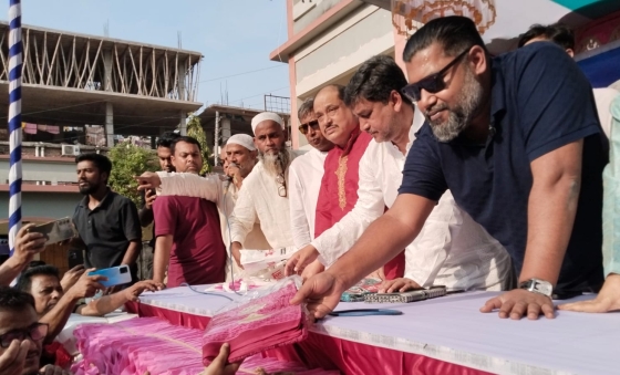 টঙ্গীতে প্রধানমন্ত্রীর ঈদ উপহার বিতরণ