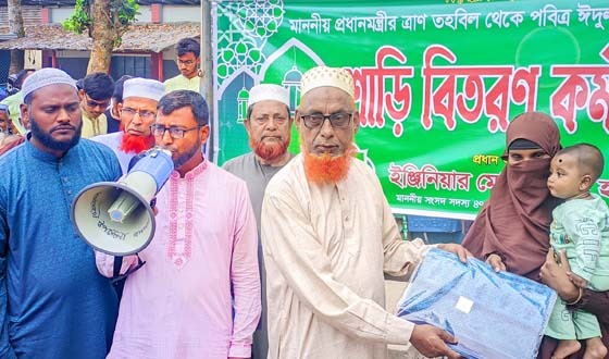 ধামইরহাটে প্রধানমন্ত্রীর ঈদ উপহার তুলে দিলেন এম.পি এনামুল হক