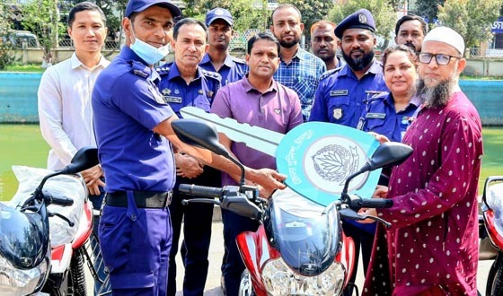 চাঁদপুর ৫ টি থানায় মোটরসাইকেল বিতরণ