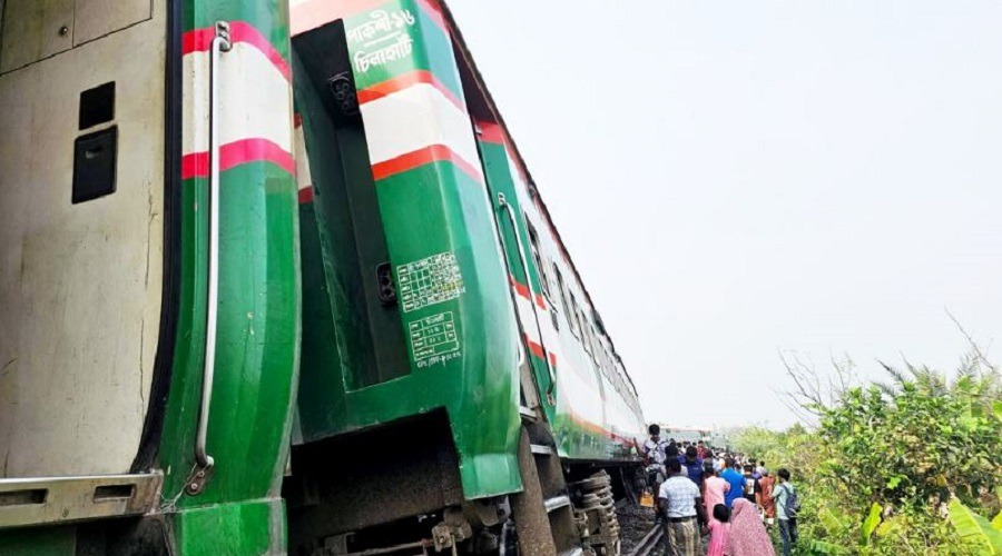 ২১ ঘণ্টা পর উত্তরাঞ্চলের সঙ্গে ট্রেন চলাচল স্বাভাবিক