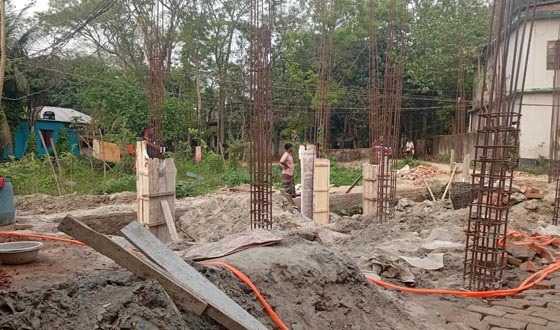 মাদারীপুরে জোরপূর্বক স্থাপনা নির্মাণের অভিযোগ