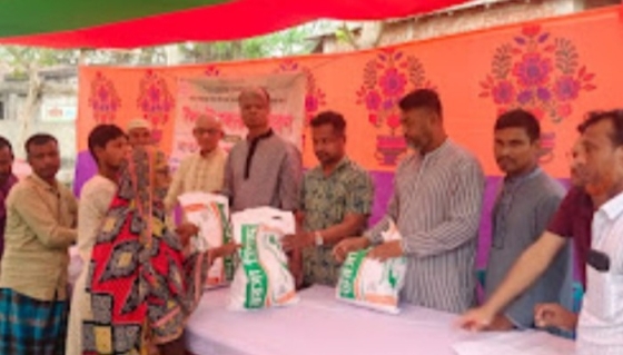 কাপাসিয়ায় অসচ্ছল পরিবারের মাঝে ঈদ উপহার বিতরণ