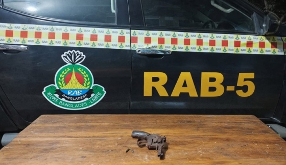 রাজশাহীতে পরিত্যক্ত অবস্থায় বিদেশি রিভলবারসহ কার্তুজ উদ্ধার