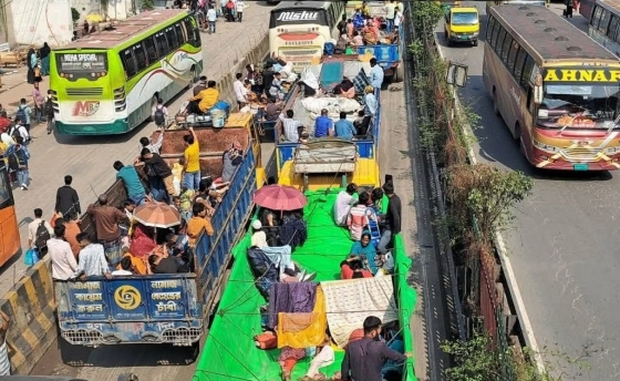 বিকল্প পরিবহনে ছুটছে যাত্রীরা