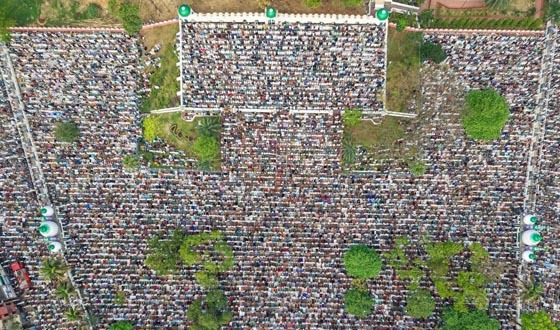 সিলেটে উৎসবমুখর পরিবেশে পবিত্র ঈদুল ফিতরের জামাত অনুষ্ঠিত