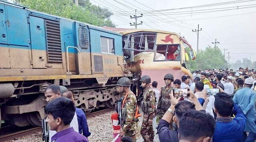 নিহত ১২ জনেরই পরিচয় শনাক্ত, দুই গেটম্যান বরখাস্ত
