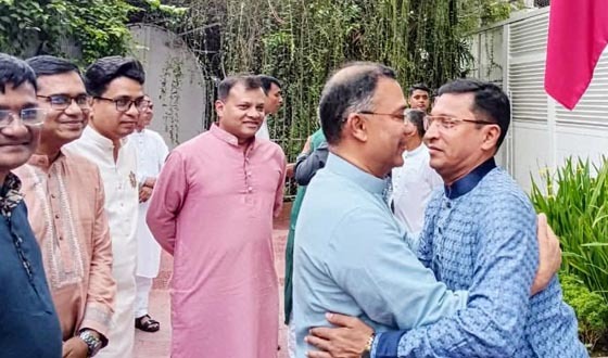 প্রধানমন্ত্রীর সঙ্গে চাঁদপুরের সন্তান সাত্তার পাটোয়ারীর ঈদ শুভেচ্ছা বিনিময়