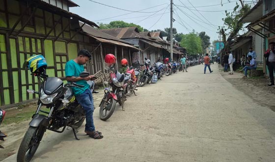 কটিয়াদীতে জ্বালানি তেলের তীব্র সংকট