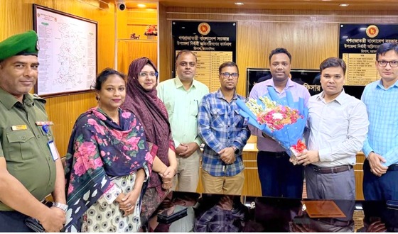 মাহাবুবুর রহমান পদোন্নতি পাওয়ায় ফুলেল শুভেচ্ছা