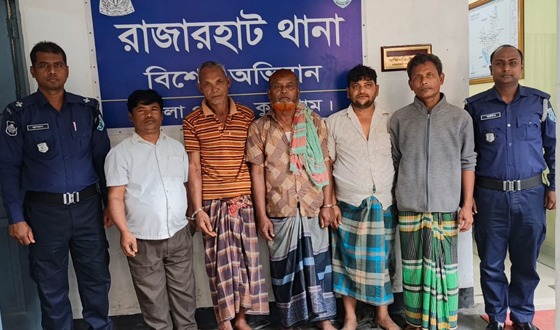 রাজারহাটে জুয়ার আসরে গ্রেফতার ৫, জুয়ার সরঞ্জামাদী উদ্ধার