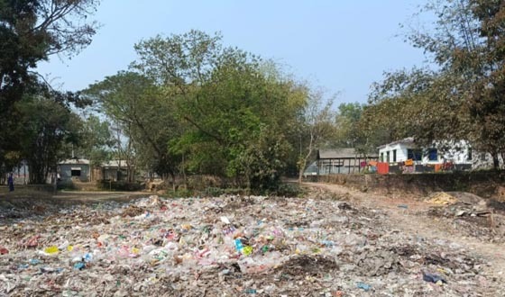 ফুলবাড়ীয়া পৌরসভায় নেই ডাম্পিং স্টেশন, দুর্ভোগে পৌরবাসী