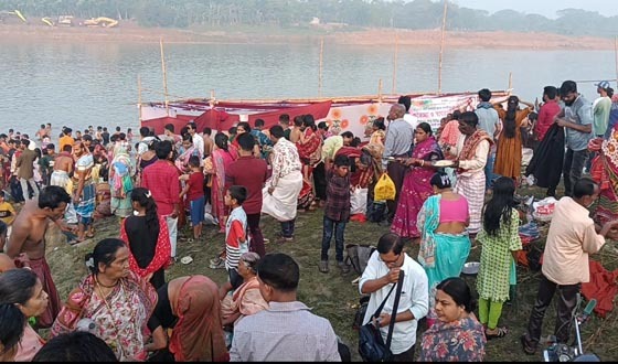 কিশোগঞ্জের হোসেনপুরে অষ্টমী স্নানে লাখো পূণ্যার্থীর ঢল