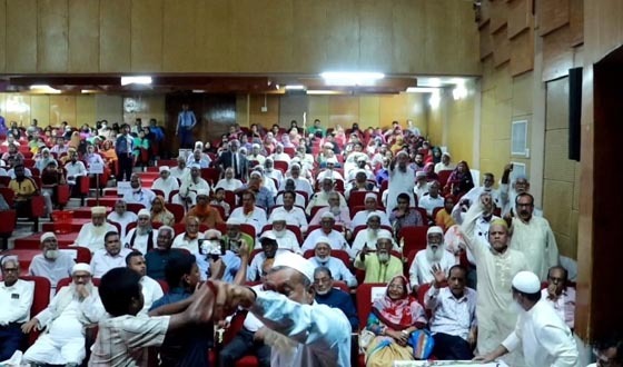 স্বাধীনতা দিবস অনুষ্ঠানে সামনে বসা নিয়ে বিএনপি-জামায়াতের সংঘর্ষ