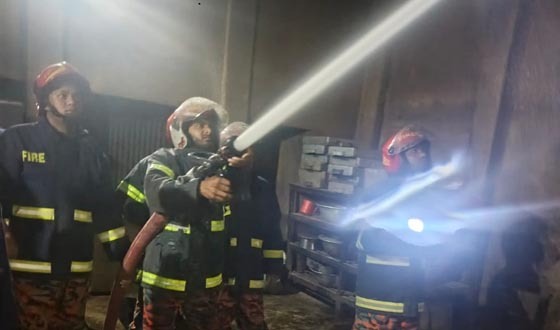 সারিয়াকান্দিতে ২ কারখানায় অগ্নিকান্ডে ১২ লক্ষাধিক টাকার ক্ষতি