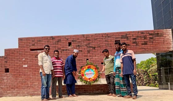 স্বাধীনতাযুদ্ধে বীর শহীদদের ফুলেল শ্রদ্ধা