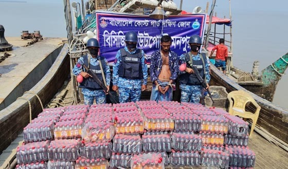 মনপুরায় মিয়ানমারে পাচারের আগে সফট ড্রিংকস জব্দ, আটক ১