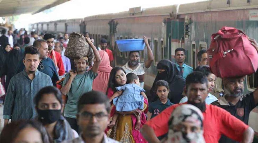 রোববার পুরোদমে খুলছে অফিস, রাজধানীমুখী উপচেপড়া ভিড়