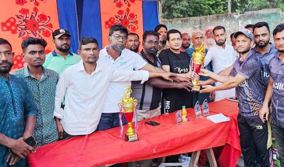 রূপসায় ক্রিকেট টুনামেন্টের ফাইনাল খেলার পুরস্কার বিতরণ