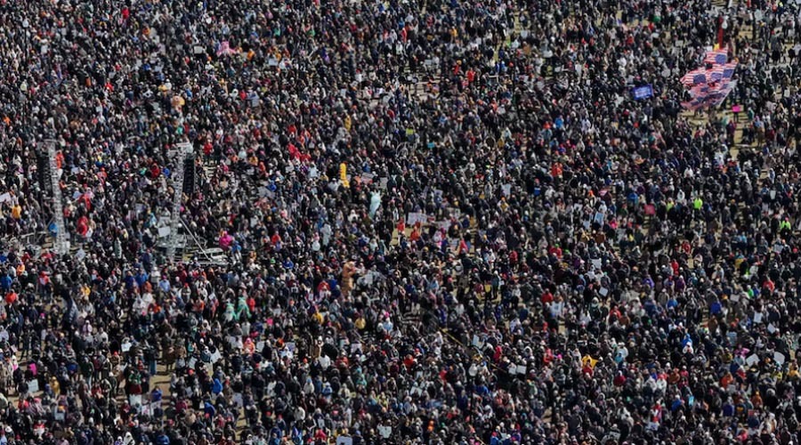 যুক্তরাষ্ট্রজুড়ে ‘নো কিংস’ বিক্ষোভ, ট্রাম্পবিরোধী আন্দোলনে লাখো মানুষের ঢল