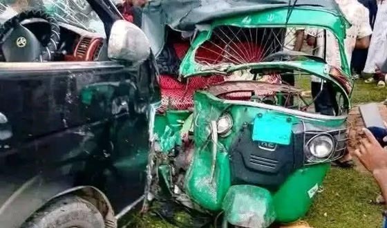 শ্রীমঙ্গলে মাইক্রোবাস-সিএনজি সংঘর্ষ: নিহত ২, আহত ৪