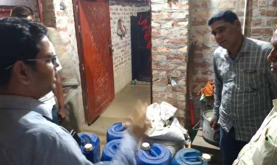 বাগমারায় গোপনে তেল মজুদ: ভ্রাম্যমাণ আদালতে জরিমানা