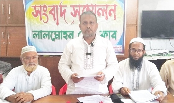 লালমোহনে জামে মসজিদ কমিটির সভাপতির সংবাদ সম্মেলন